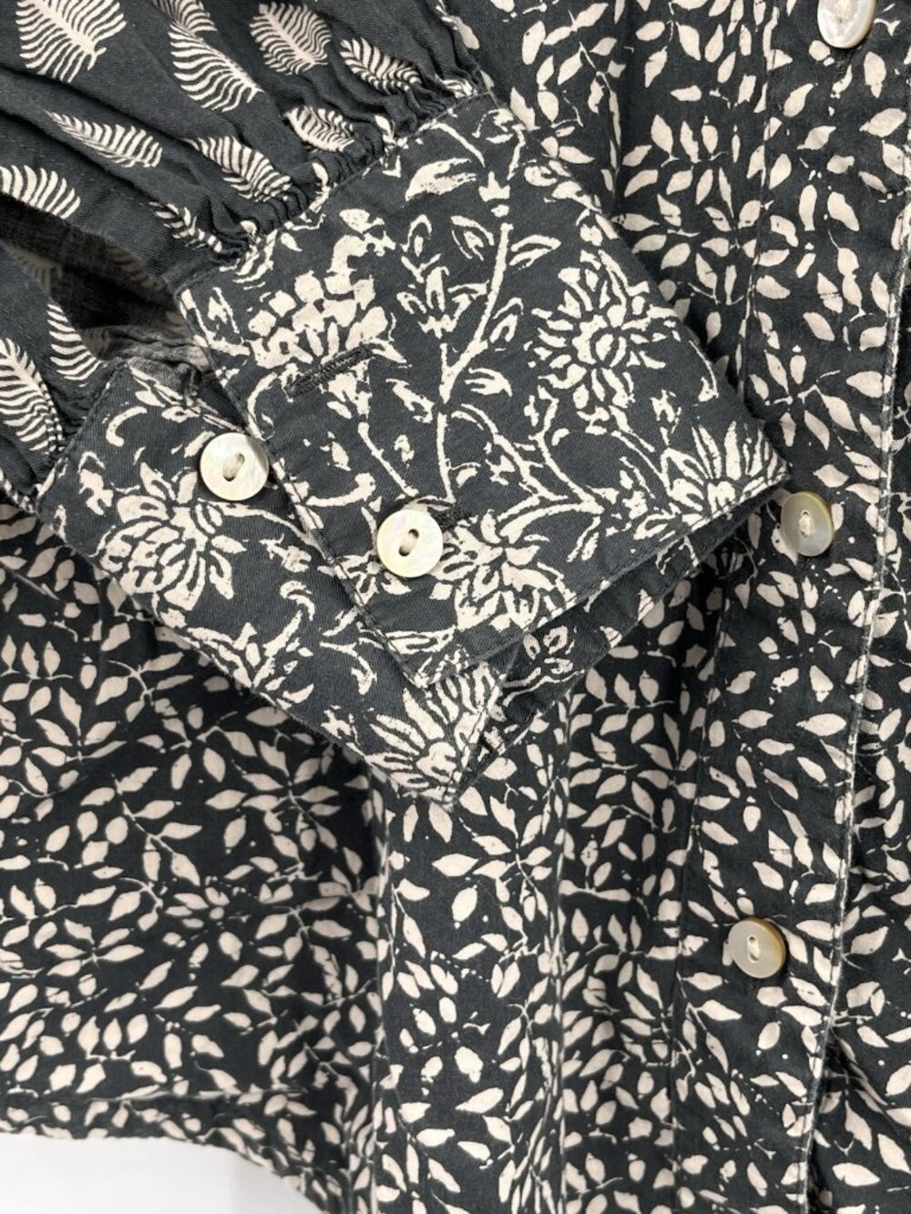 FAHERTY Women's Gray Cream Adalyn Floral Boho Button Down Blouse Medium - Picture 4 of 6